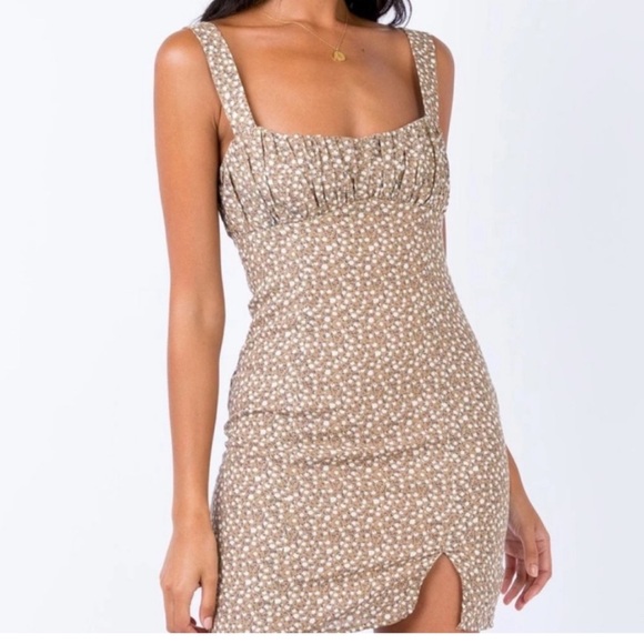 Princess Polly Dresses & Skirts - Princess Polly tan with white flower pattern Size 4